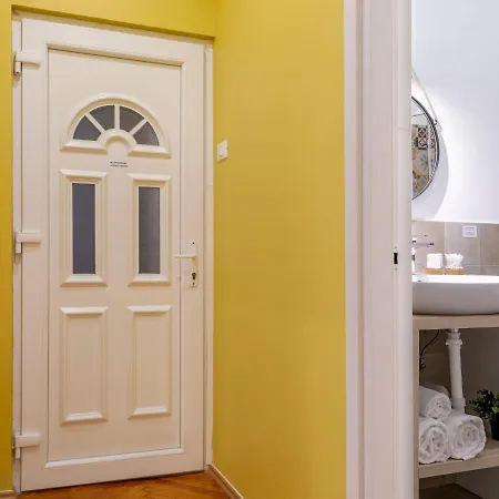 Elegante Vicino Stazione - Grey Apartment Triest