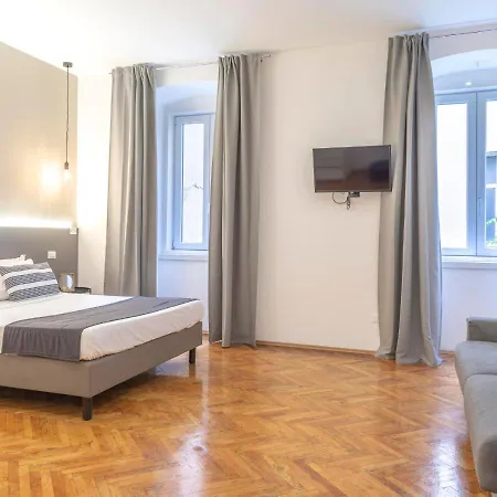 Elegante Vicino Stazione - Grey Apartament Triest